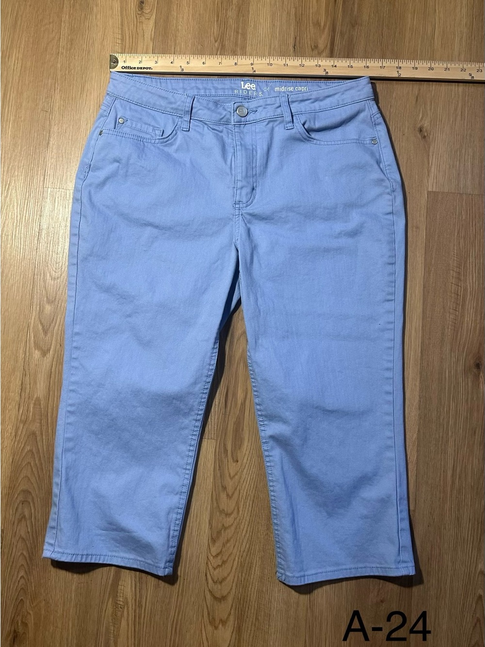 Lee Women's Light Pastel Blue Cropped Jeans